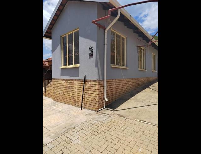 3 BEDROOM HOUSE FOR SALE IN TLHABANE WEST